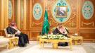 الملك يجري ترتيبات انتقال السلطة في السعودية... ولي العهد محمد بن سلمان رئيساً للوزراء وخالد للدفاع ...
