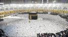 بالصور.. أكثر من مليونين ونصف المليون مصلٍ يشهدون ختم القرآن الكريم بالمسجد الحرام في السعودية...